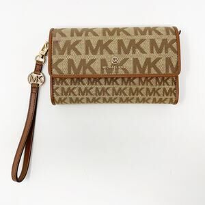 MK Michael Kors Signature Tan Brown Leather Trifold Wallet Gold Hardware Wrist